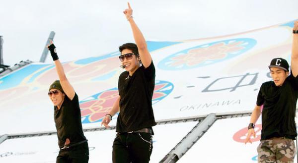 【沖縄国際映画祭】キム・ヒョンジュン、圧巻のライヴ！沖縄ビーチに黄色い歓声の嵐