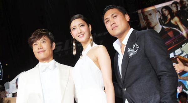 【PHOTOレポート】“最強の刺客”イ・ビョンホンが来日！　菜々緒と笑顔で登場