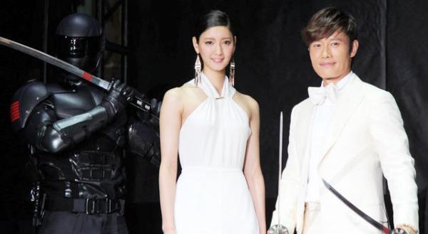 イ・ビョンホン、自慢の6パック腹筋が3Dで「18パック」に？　ファン500人が歓喜の悲鳴