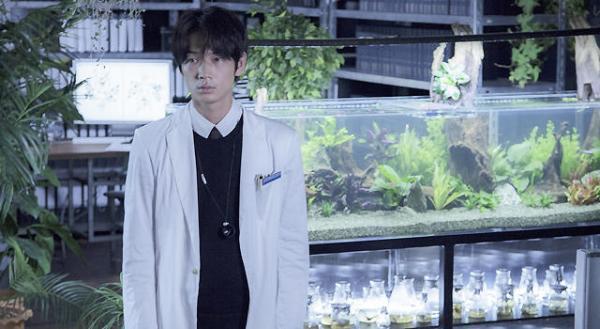 綾野剛が語る「真剣勝負」！　『シャニダールの花』に咲く男たちの感性に注目