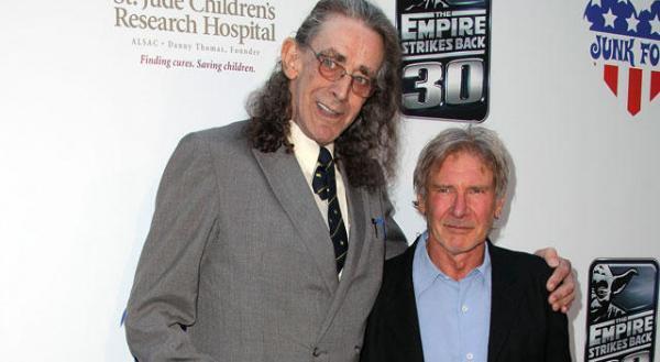 『スター・ウォーズ』チューバッカ役の俳優、ライトセーバー杖を機内に持ち込み一悶着