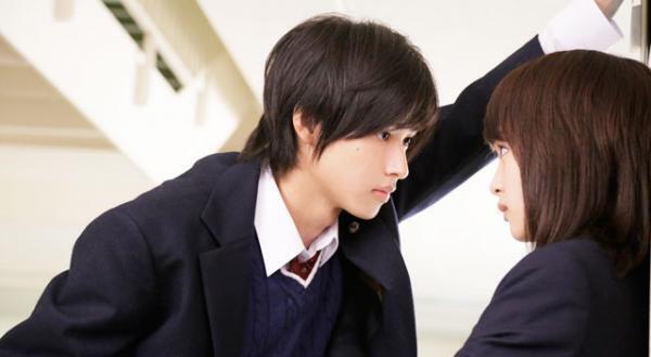 剛力彩芽と山崎賢人が白昼堂々…中華街でラブラブ・デート