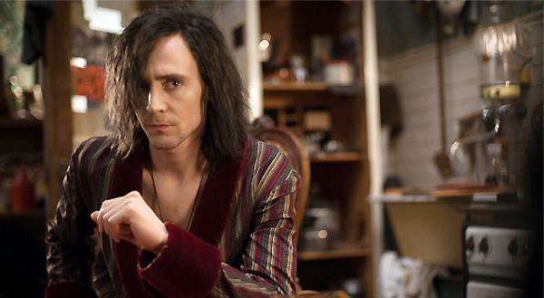 トム・ヒドルストン、アメコミ悪役から吸血鬼に…ジム・ジャームッシュ監督作12月公開