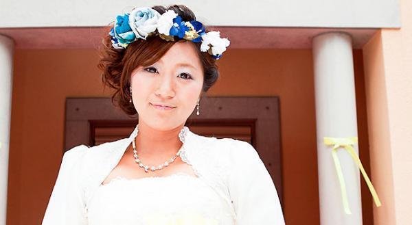 美奈子、純白ドレスでスクリーンデビュー…自伝本の映画化『ハダカの美奈子』