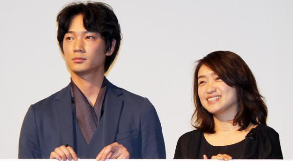 綾野剛、共演した池脇千鶴に安心感「重鎮のオーラ」とベタ褒め？