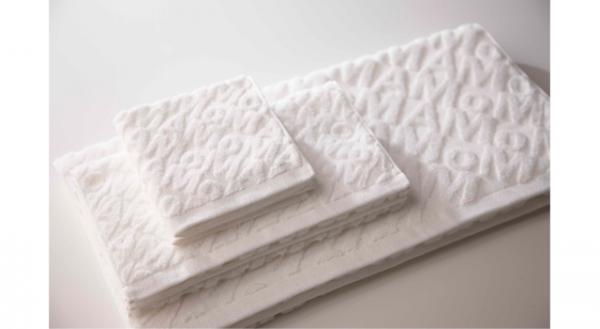 MoMA DESIGN STORE×今治、モノグラムがオシャレな最高品質のタオルコレクション