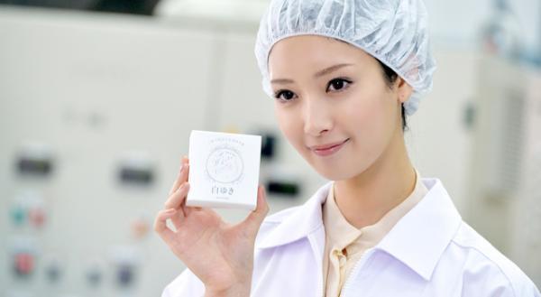 目指せ“美人OL”菜々緒！　映画『白ゆき姫殺人事件』から“白ゆき石鹸”が限定発売