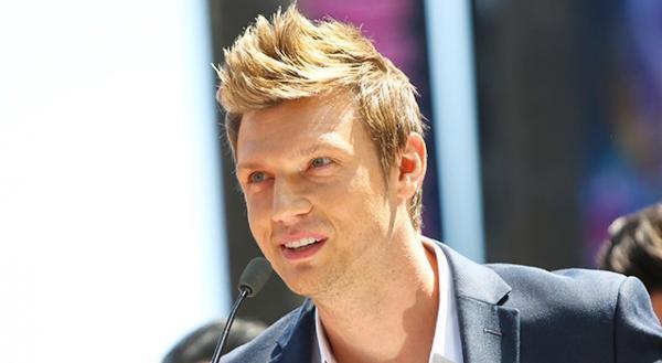 「バックストリート・ボーイズ」ニック・カーター、長年の彼女と結婚