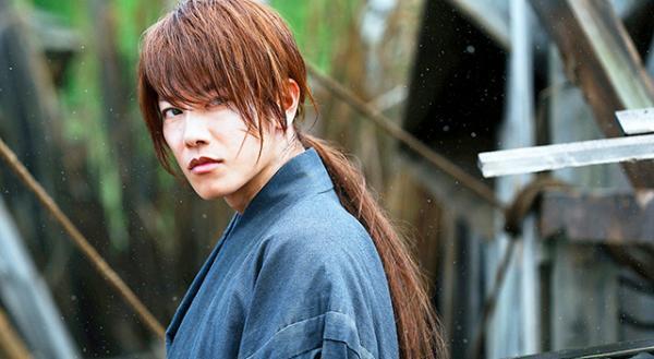 【特別映像】“赤いサムライ”佐藤健の剣心もブルーに染まる！『るろうに剣心』