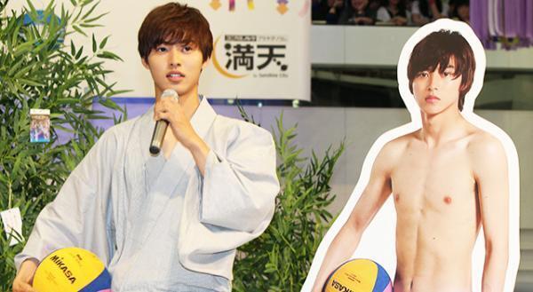 山崎賢人、“競パン一丁”の等身大パネルに思わず赤面…「裸より恥ずかしい」