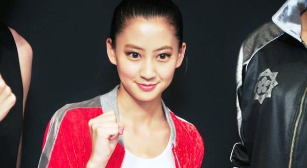 初舞台の河北麻友子、キス前にビーフジャーキーをムシャムシャ？