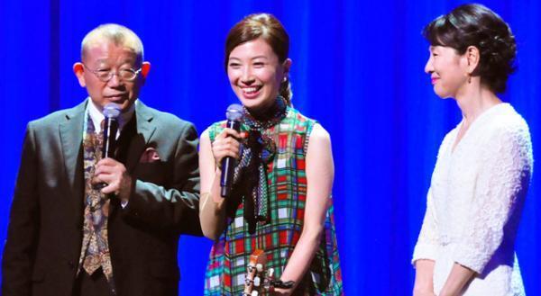 村治佳織、久々の公の場でギターを演奏！　吉永小百合も"妹分"の復活に感激