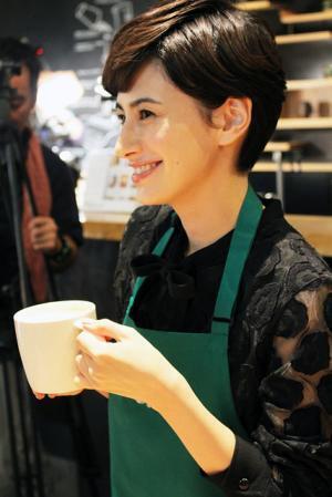 ホラン千秋、恋はおあずけ？　スタバで天のお告げ「仕事に専念しなさいって」