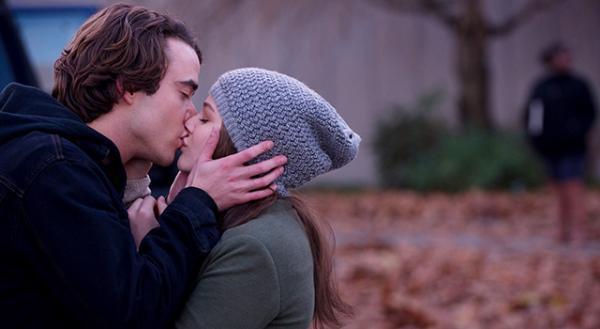 【特別映像】クロエ・グレース・モレッツ、“4連キス”を披露！ 『イフ・アイ・ステイ』