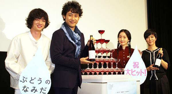 「雨男」大泉洋、初日晴れて安堵　『ぶどうのなみだ』北海道に続いて全国封切り！