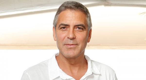 ジョージ・クルーニー、新婚の妻から子犬2匹をプレゼントされる