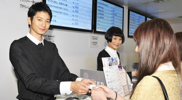 向井理がサプライズで場内アナウンス挑戦！　低音ボイスで女性ファンを魅了