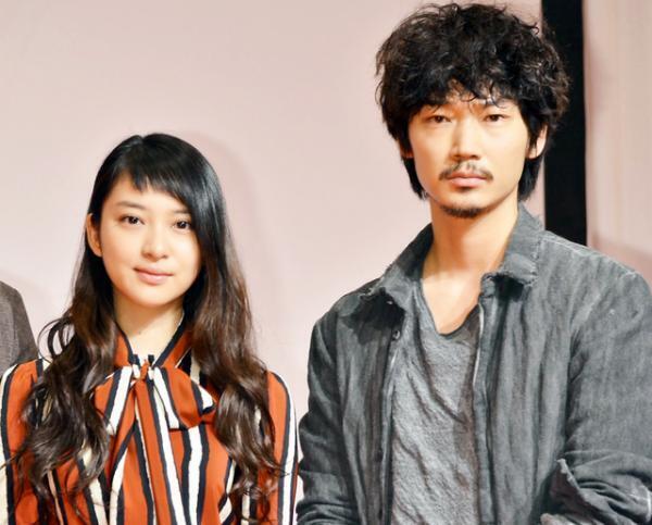 武井咲、綾野剛に撮影で着用した赤いコートを“おねだり”