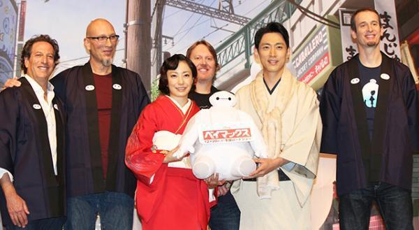 菅野美穂＆小泉孝太郎、着物姿でお出迎え！ディズニー『ベイマックス』“トウキョウ”で初披露