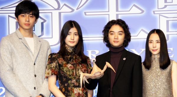 “顔が割れる”深津絵里に、染谷将太がジェラシー!?　『寄生獣』会見