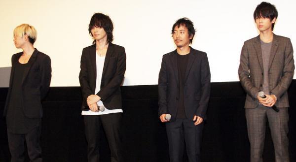 『寄生獣』舞台挨拶にBUMP OF CHICKEN登場！　藤原基央は大緊張「手汗がすごい…」