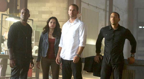 【予告編】ポール・ウォーカーの勇姿も！ 新作『ワイルド・スピード』舞台は空へ