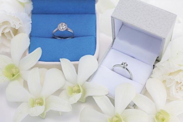 プロポーズも安心！ 彼女の指輪のサイズが分からなくても大丈夫な結婚指輪とは？