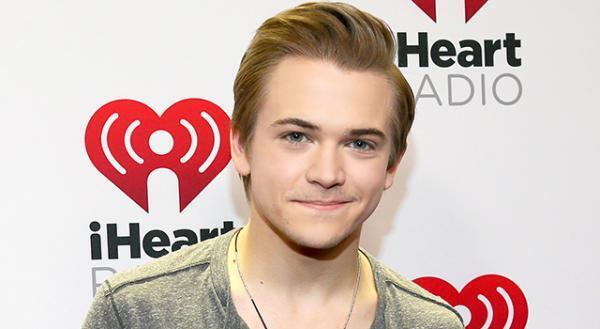 米国女子から悲鳴！ イケメン歌手ハンター・ヘイズがアワードに彼女を同伴