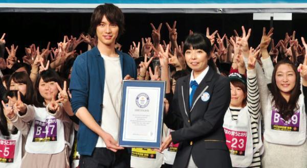 福士蒼汰が超真剣に「だるまさんが転んだ！」　360名の女子とギネス記録樹立