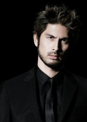 平井堅、映画『アニー』主題歌を担当！ オーケストラをバックに「Tomorrow」熱唱