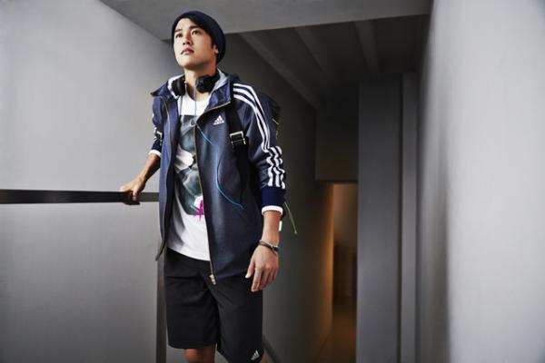 内田篤人選手もお洒落にコーデ！ オン・オフ兼用アディダスのデニム調ジャージ発売