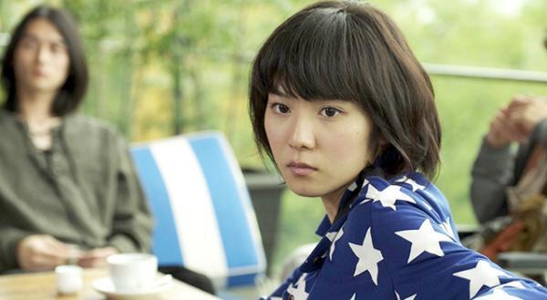 松岡茉優、染谷将太チームに参加！ 女優版“椎名林檎”と監督絶賛『ストレイヤーズ・クロニクル』