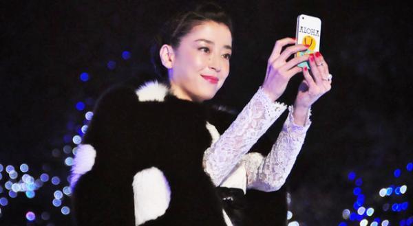 宮沢りえ、東京ミッドタウンのイルミネーションにテンション「上がってます！」