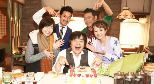 竹野内豊が「あなたは天才です！」　バカリズム“39歳サプライズ誕生祝い”に大照れ