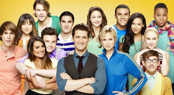 “卒業生”も大集合！ 「glee」シーズン5、100話達成パーティーが特典映像に