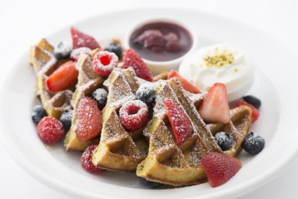 【3時のおやつ】水曜日だけのお楽しみワッフル！「サラベス」で「ワッフル・ウェンズデー」開催