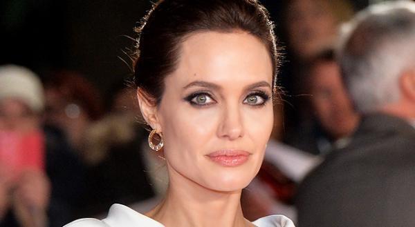 アンジェリーナ・ジョリー、乗っていた車がスリップ事故に