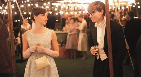 エディ・レッドメイン、“車椅子の天才”を熱演！オスカーも視野に『博士と彼女のセオリー』