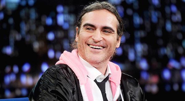 ホアキン・フェニックス、婚約発表は真っ赤なうそ!?　本人が語る真相とは…？