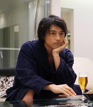 斎藤工、新春ドラマで再び“肉体美”披露！　竹内結子・主演「上流階級」