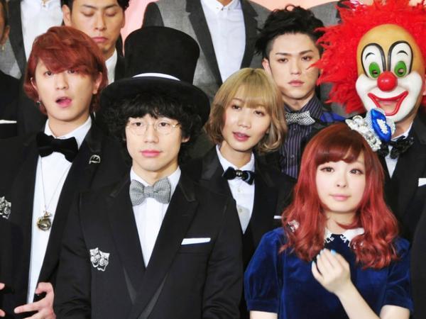 セカオワFukase＆きゃりー、記者から質問を受け相談