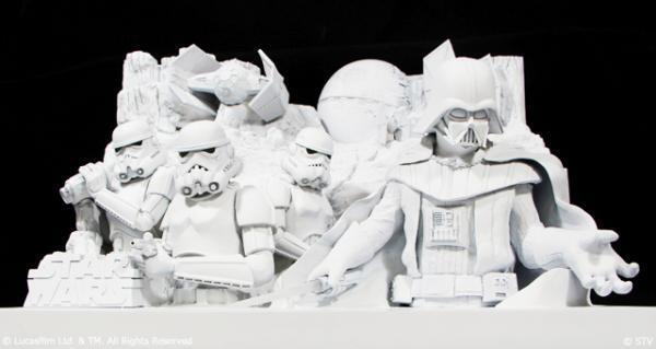 『スター・ウォーズ』、さっぽろ雪まつりに降臨！ “白”のダース・ベイダーお披露目