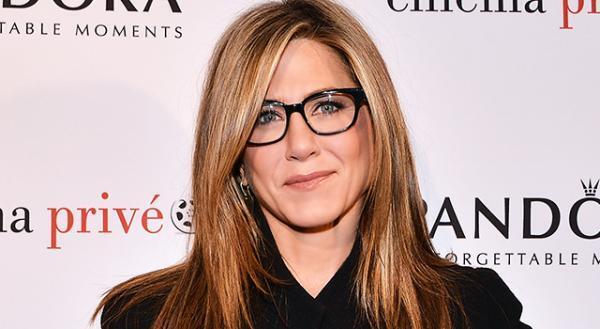 ジェニファー・アニストン、下積み時代にウエイトレスをしていたレストランを訪れる