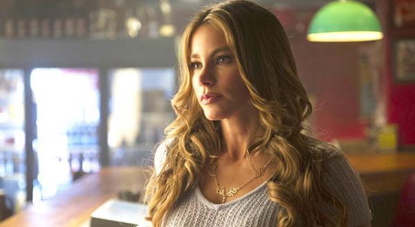 妖艶美女ソフィア・ベルガラ、劇中でも婚前アツアツ!? 『ワイルドカード』