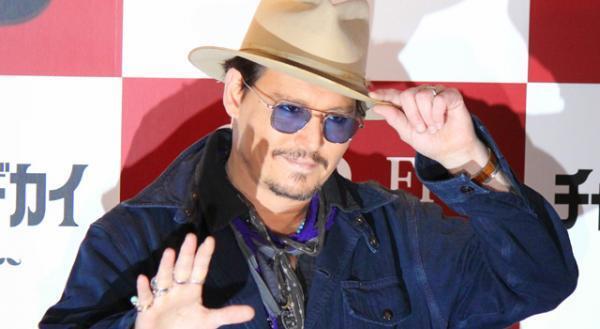 ジョニー・デップ“会見ドタキャン”を謝罪、原因は「インフルエンザ」