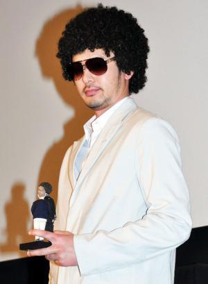 オダギリジョー、劇中の“アフロはカツラ”設定を初めて知らされ驚愕！