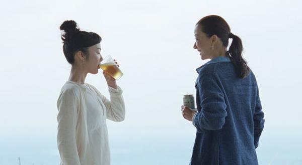 黒木華、桐島かれんと“母娘”役で初共演！ 「オールフリー」新CM