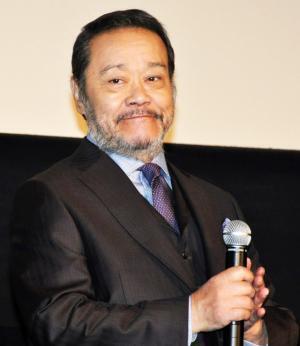 西田敏行、病み上がりでもサービス満点！　歌まで披露