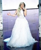 【第87回アカデミー賞】レディー・ガガ、純白ドレスで『サウンド・オブ・ミュージック』を熱唱！