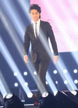 【第20回東京ガールズコレクションS/S】斎藤工が登場！　色気漂う姿にファン大興奮